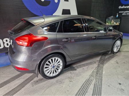 2016 Ford Focus - thumbnail 9