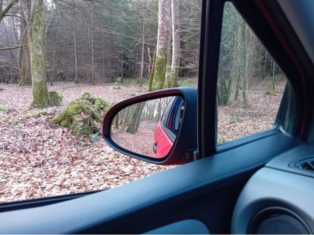 2015 Toyota Yaris - thumbnail 26