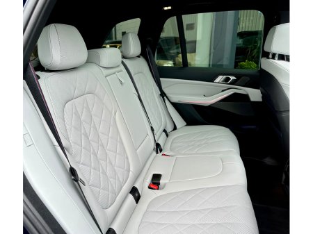 2025 BMW X5 50e *Very High Spec* M SPORT XDRIVE thumbnail