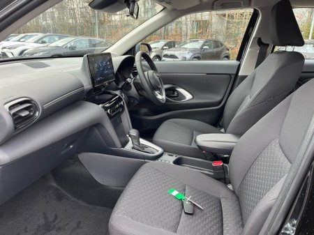 2025 Toyota Yaris Cross - thumbnail 6