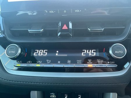 2023 Toyota Corolla Cross COROLLA CROSS SOL 1.8 €35,444 thumbnail