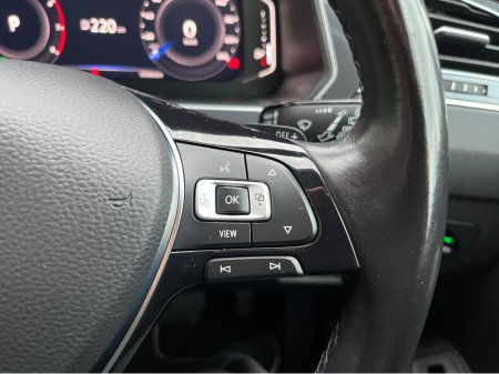 2020 Volkswagen Tiguan R-LINE AUTOMATIC 150HP 1.5 TSI //MASSIVE SPEC//FULL LEATHER//PANORAMIC GLASS ROOF//SAT NAV// €34,950 thumbnail