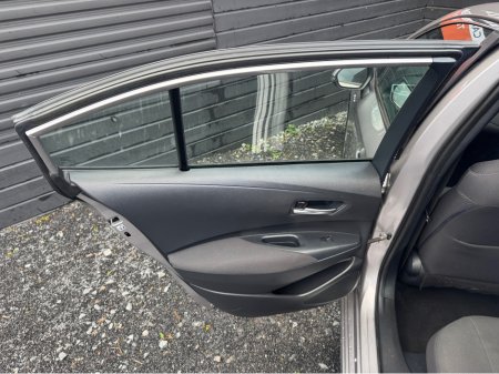 2021 Toyota Corolla 1.8 HYBRID SALOON €18,995 thumbnail