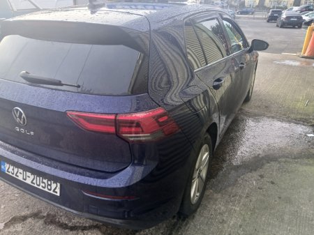 2023 Volkswagen Golf 2.0 TDI 115HP Life €24,995 thumbnail