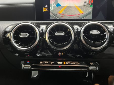 2021 Mercedes-Benz A Class 2021 MERCEDES-BENZ A180 SEDAN 1.4 AUTOMATIC / CRUISE CONTROL / REVERSE CAMERA / PADDLE SHIFTERS thumbnail