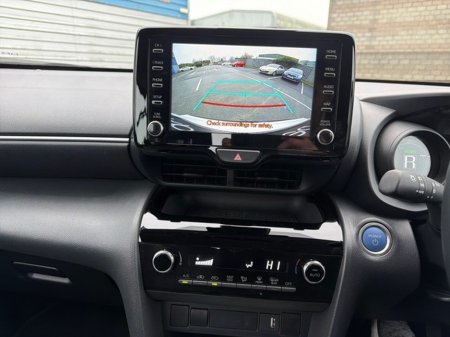 2023 Toyota Yaris Cross LUNA HYBRID AUTOMATIC // REAR CAMERA // AIR CON // SMART ENTRY/SMART START // TOYOTA SAFETY SENSE // FULL WARRANTY €27,445 thumbnail