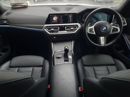 2022 BMW 3 Series - view 4