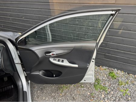 2013 Toyota Corolla - thumbnail 15