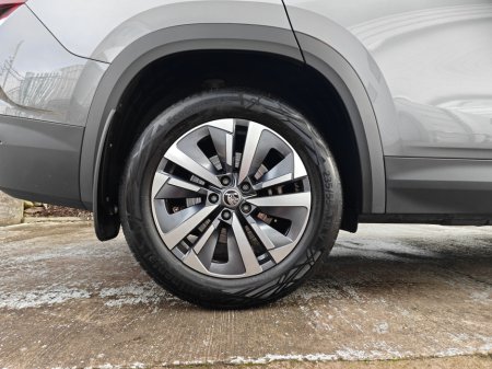 2025 Skoda Kodiaq SELECTION 2.0TDI 150HP DSG- AS NEW WITH FACTORY WARRANTY-NEW MODEL €52,950 thumbnail