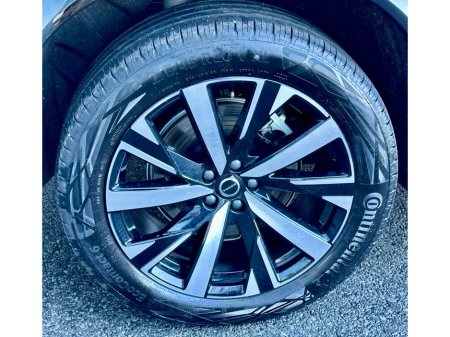 2025 Volvo XC90 CORE T8 PHEV AWD AUTO thumbnail