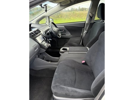 2014 Toyota Prius - thumbnail 6