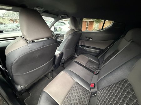 2023 Toyota C-HR HYBRID..Keyless Entry..Apple CarPlay €22,750 thumbnail