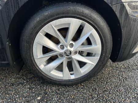 2024 Skoda Octavia - thumbnail 5