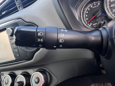 2016 Toyota Yaris - thumbnail 32