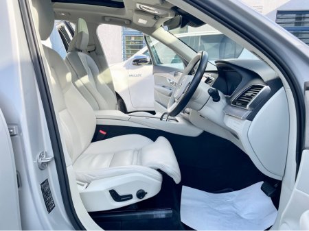 2023 Volvo XC90 - thumbnail 8