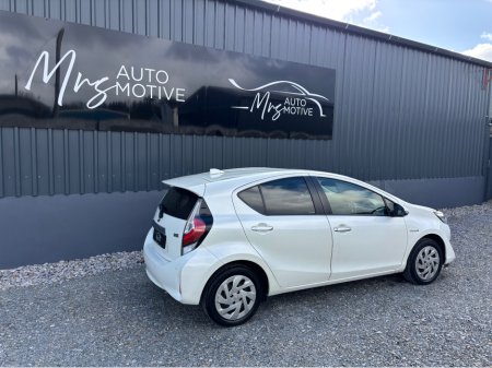 2019 Toyota Aqua - thumbnail 3