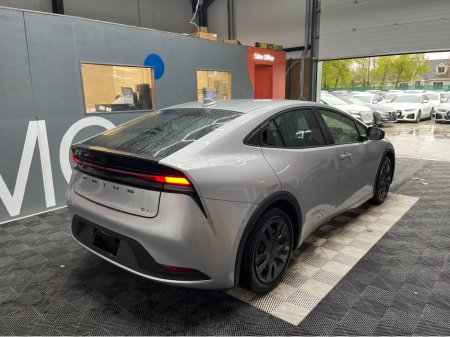 2025 Toyota Prius - thumbnail 2