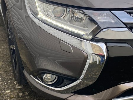 2016 Mitsubishi Outlander - thumbnail 5