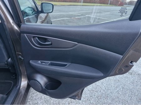 2015 Nissan Qashqai 1.5 DSL LOW MILAGE €8,500 thumbnail