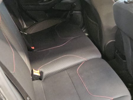 2017 Ford Focus - thumbnail 5