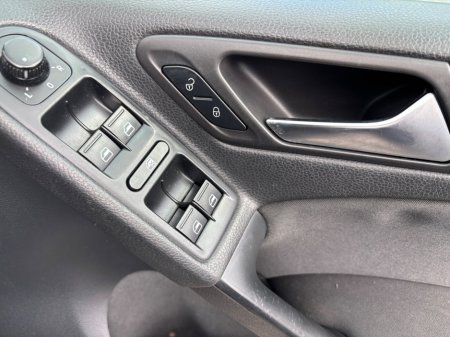 2010 Volkswagen Golf - thumbnail 27