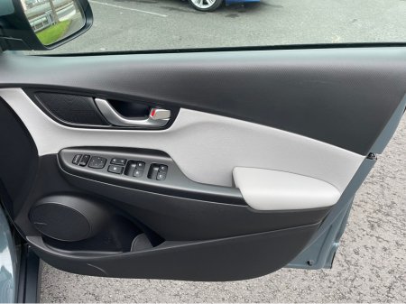 2022 Hyundai Kona SOH 91% - SE PREMIUM 64KW - LEATHER - IRISH CAR - APPLE PLAY - 120TAX €20,750 thumbnail
