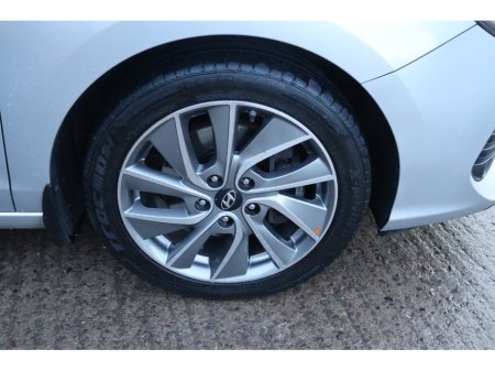 2018 Hyundai i30 FASTBACK 5DR Low Mileage Huge Spec! €14,495 thumbnail