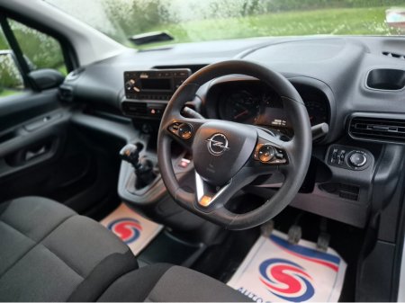2022 Opel Combo Low mileage! €12,450 thumbnail