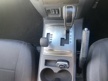 2015 Mitsubishi Pajero - view 4