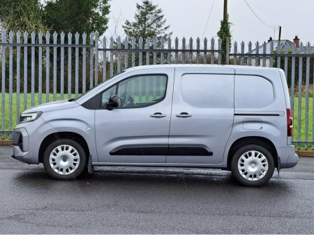 2025 Opel Combo SPORTIVE L1H1 1.5TD 100BHP **REVERSING CAMERA** €19,919 thumbnail