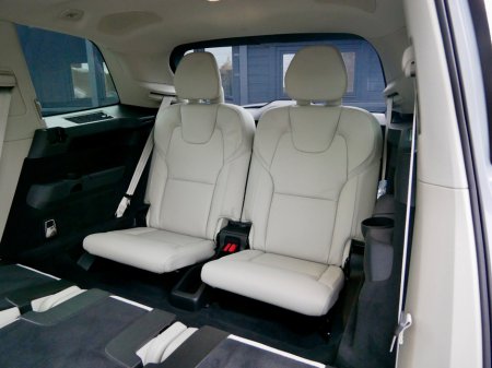 2025 Volvo XC90 T8 PHEV AWD Ultra Bright thumbnail