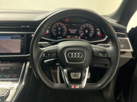 2023 Audi Q8 55 TFSI E S LINE BLACK ED 381HP QUATTRO €75,990 thumbnail