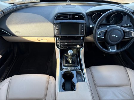 2017 Jaguar XE - thumbnail 17