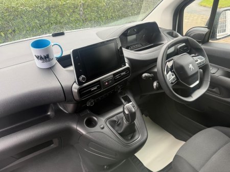 2022 Peugeot Partner 1.5 BLUE HDI 100 LONG BODY 6.2 €13,750 thumbnail