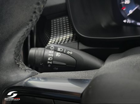 2022 Volvo XC40 (221) R-DESIGN T4 RECHARGE AUTO €33,995 thumbnail