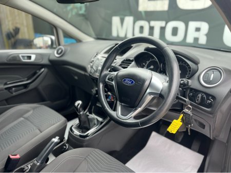 2015 Ford Fiesta - thumbnail 7