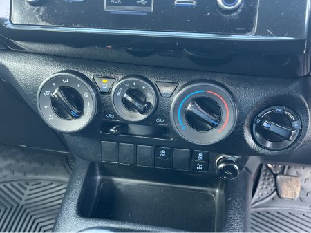 2021 Toyota Hilux D-4D 4WD DCB MAUAL €29,212 thumbnail