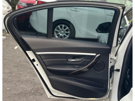 2016 BMW 3 Series - thumbnail 12