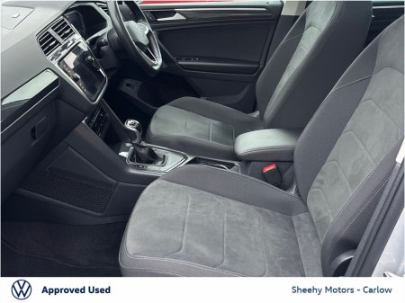 2024 Volkswagen Tiguan 2.0 TDI 150HP Elegance €41,950 thumbnail