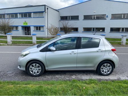 2012 Toyota Yaris - thumbnail 7