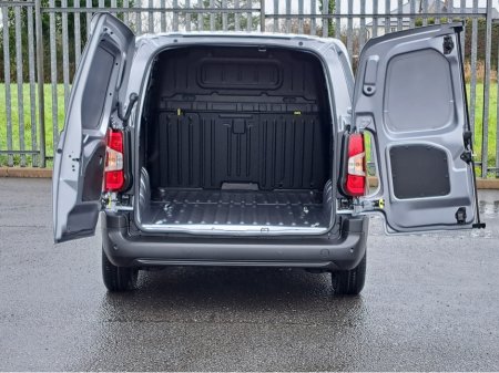 2026 Opel Combo KOMFORT  L1H1 1.5TD 100BHP  **LED HEADLIGTS** €21,098 thumbnail