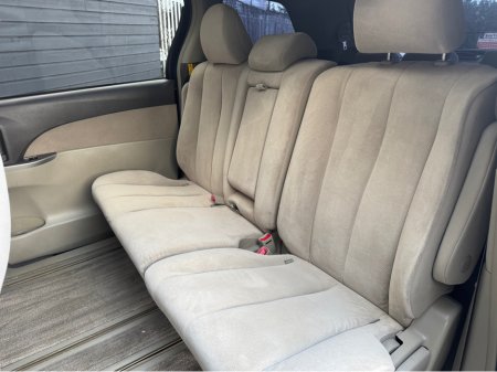 2010 Toyota Estima - thumbnail 16