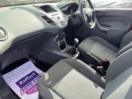 2010 Ford Fiesta - thumbnail 13