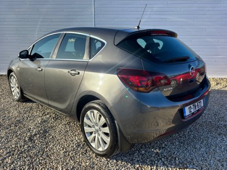 2012 Opel Astra - thumbnail 4