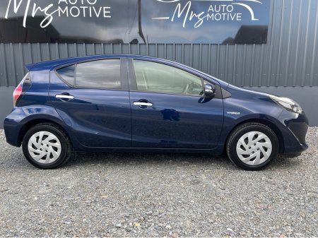 2019 Toyota Aqua - thumbnail 2