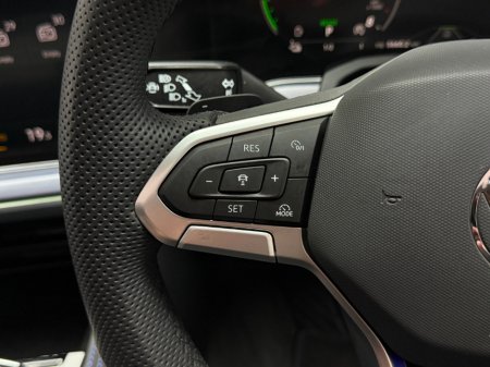 2025 Volkswagen Touareg - thumbnail 19