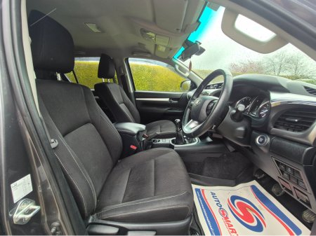 2025 Toyota Hilux - thumbnail 12