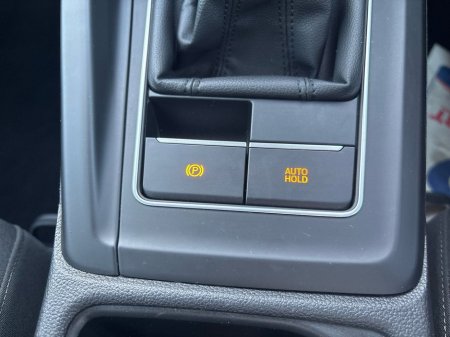 2024 Volkswagen Golf 1.0 TSI 110HP Life €24,975 thumbnail