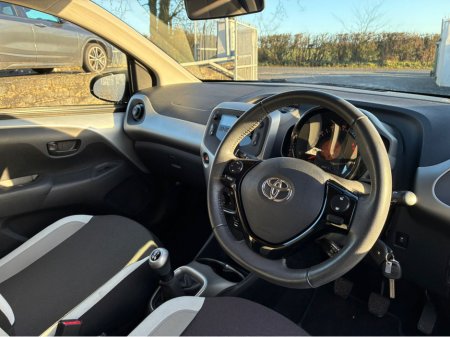 2015 Toyota Aygo 1.0 5DR X-PLAY (ONLY 29,000 KLMS) €8,750 thumbnail