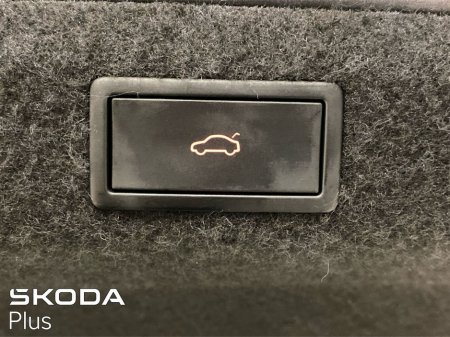 2024 Skoda Octavia - thumbnail 25